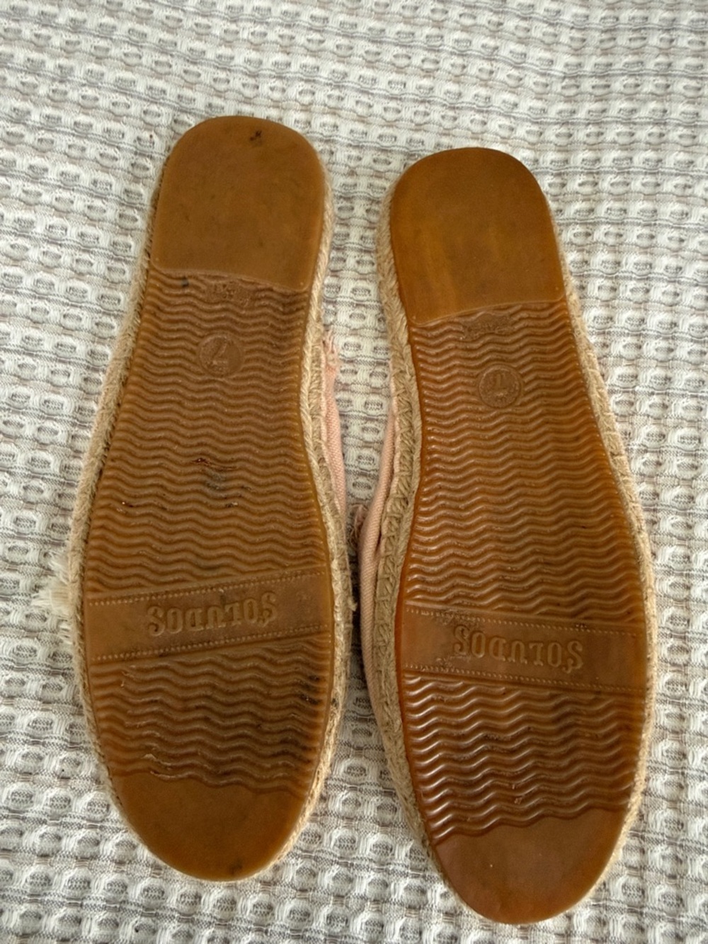Soludos Peach Canvas Espadrille Slip-Ons with Cream Fringe tassels. Size 7 - Picture 3 of 5